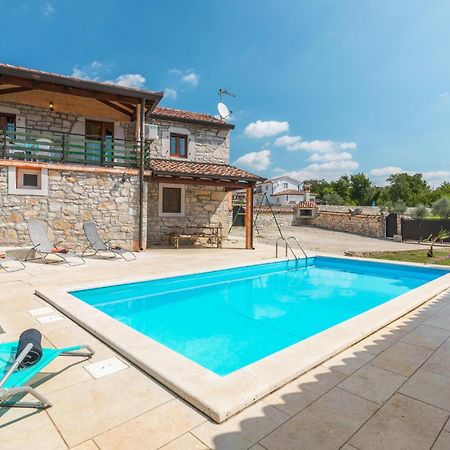 Lovely Home In Visnjan With Outdoor Swimming Pool المظهر الخارجي الصورة