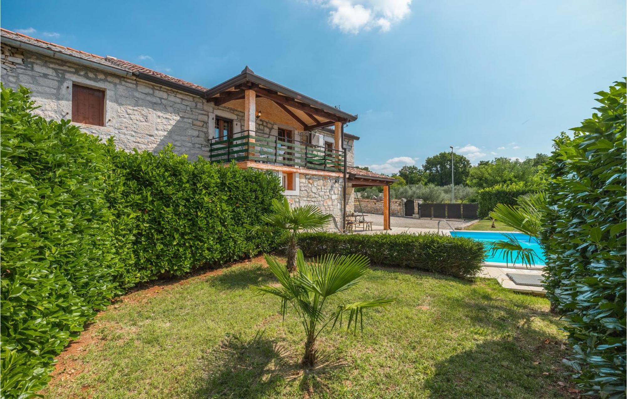 Lovely Home In Visnjan With Outdoor Swimming Pool المظهر الخارجي الصورة